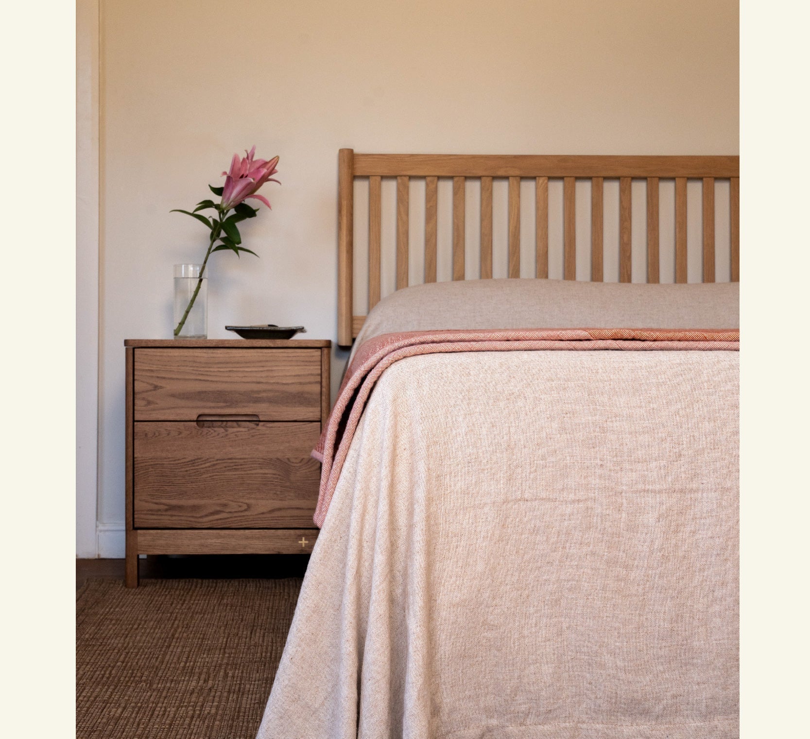 HOW TO CHOOSE A BEDSIDE TABLE FOR ANY BEDROOM