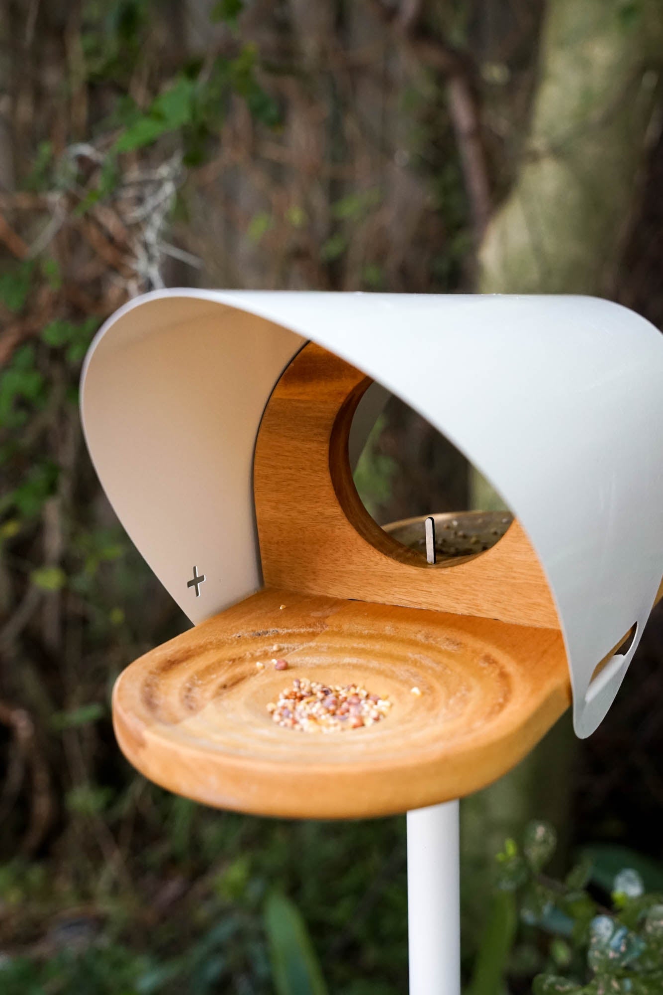 In Flight Bird Feeder - In Stock